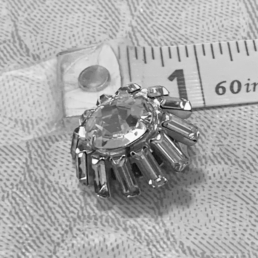 Vintage clear rhinestone clip on earrings - Picture 2 of 6